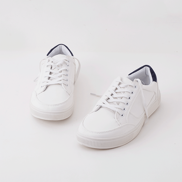 5 White Sneakers Every Boyfriend Should Have Right Now