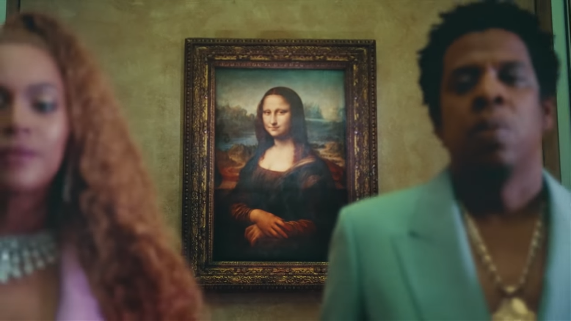 Mona Lisa by Leonardo Da Vinci in JAY-Z and Beyonce's APES**T Music Video