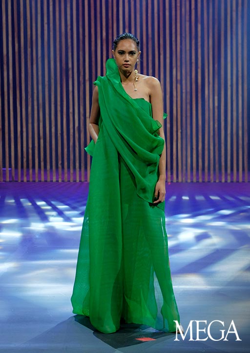 RUNWAY REPORT: Rajo Laurel's 25th Anniversary Show At The Red Charity Gala