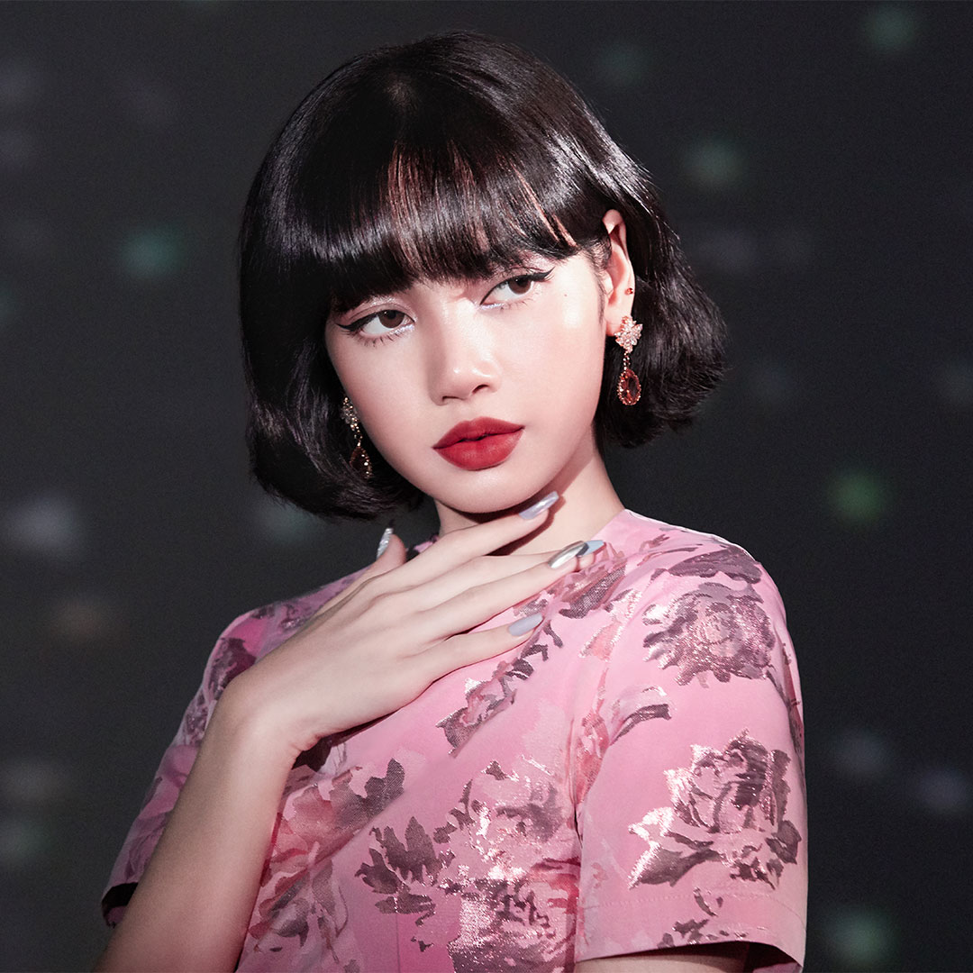 Exclusive Blackpinks Lisa Is The Face Of Macs Holiday Makeup 