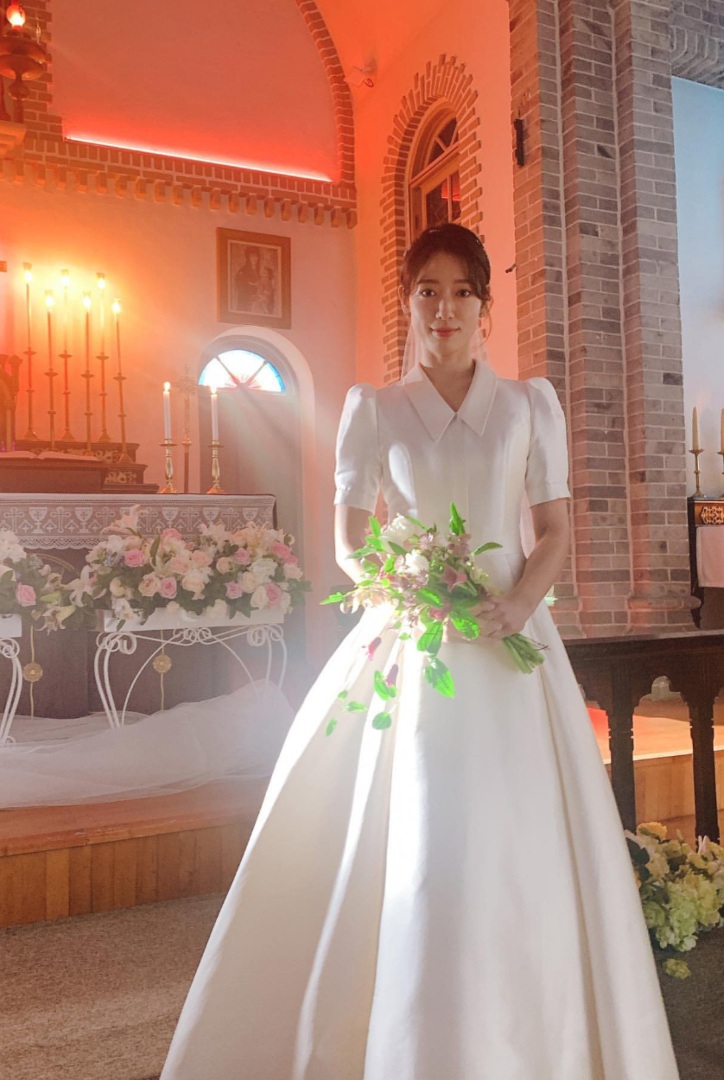 Romantic And Dainty Bridal Gown Ideas From Your Favorite Korean Dramas