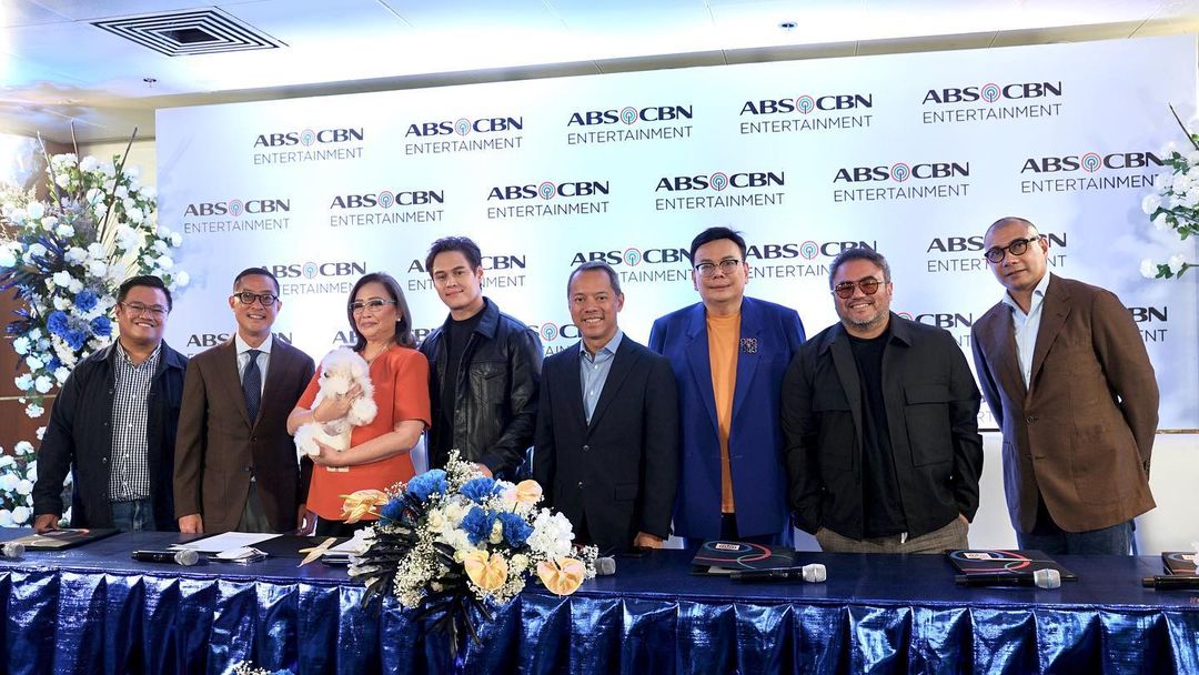 Enrique Gil with manager Ranvel Rufino, as well as the ABS-CBN executives, namely Chairman Mark Lopez, President and CEO Carlo Katigbak, COO for Broadcast Cory Vidanes, and Dreamscape Entertainment Head Deo Endrinal