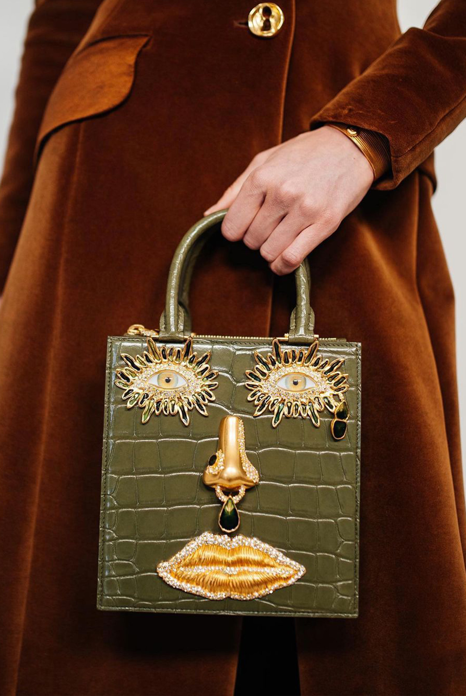 5 Novelty Bags That You Need in Your Collection