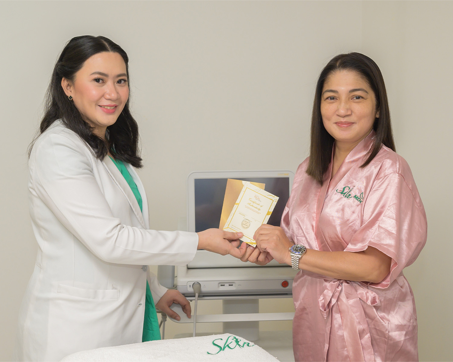 Dr. Ivory-Balitaan and Ms. Yayo Aguila share the certificate of authenticity for Ultherapy®