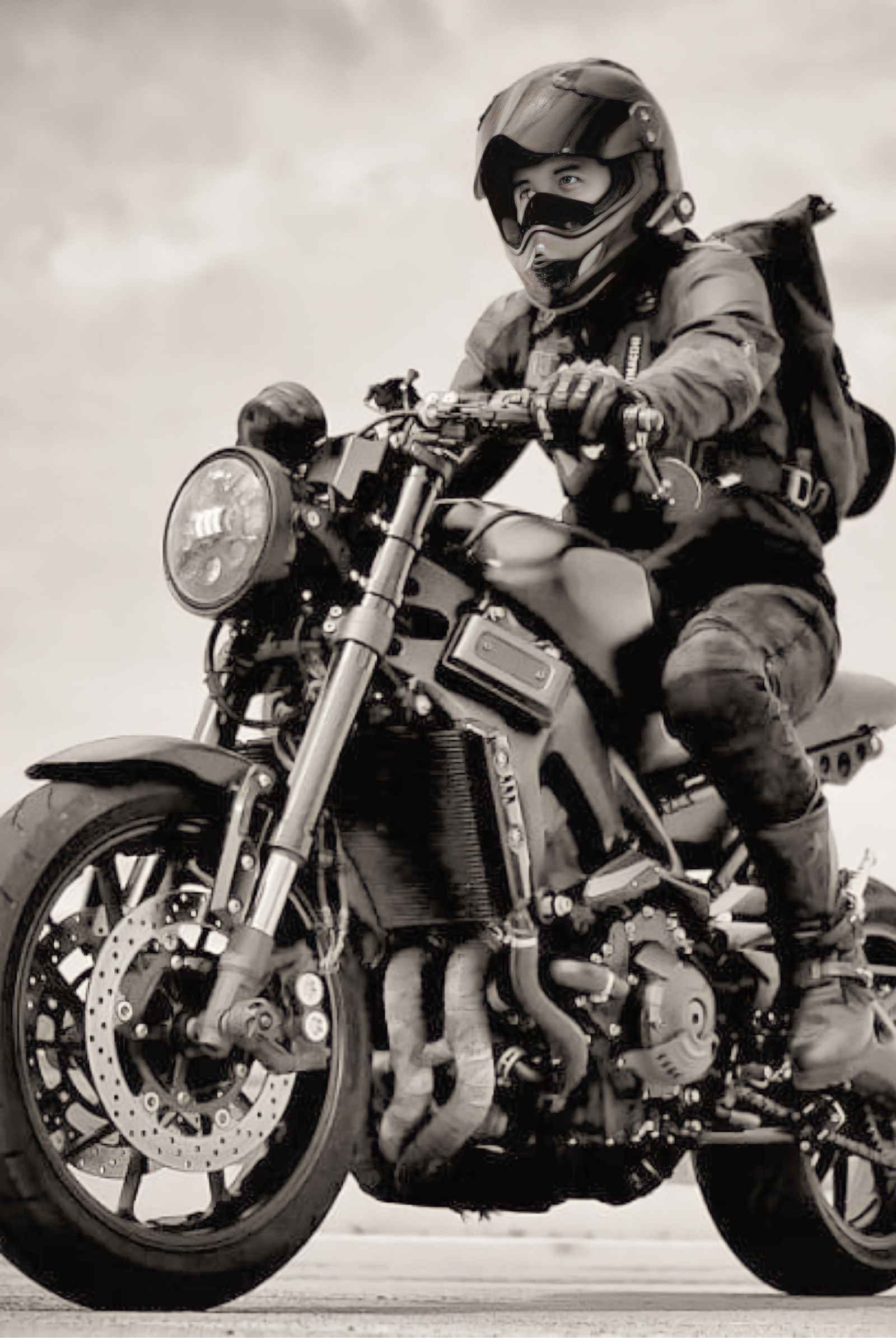 Paulo Avelino motorcycle