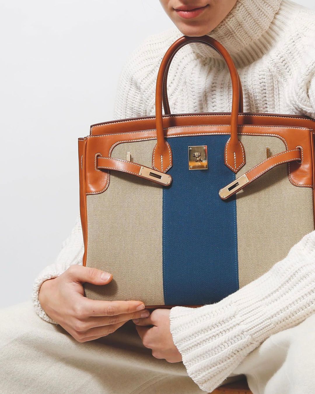 How a Handbag Becomes the Crown Jewel of Your Wardrobe