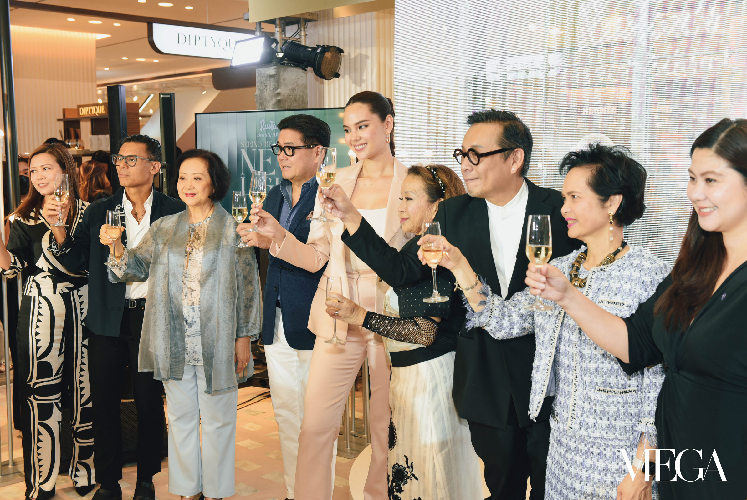 Rustan's executives and Catriona Gray during the Beauty Addict Event