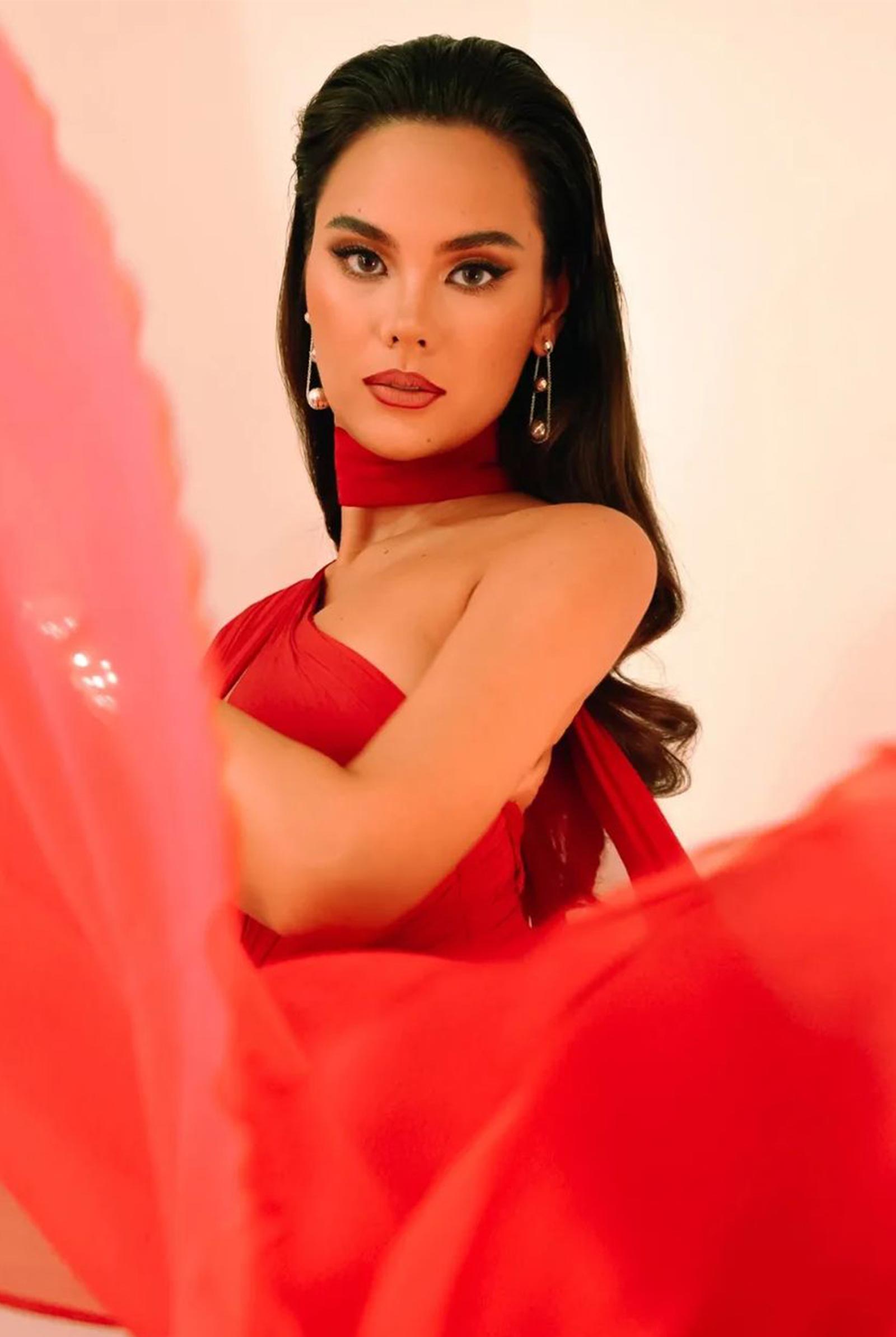 Catriona Gray will always glow with standout beauty