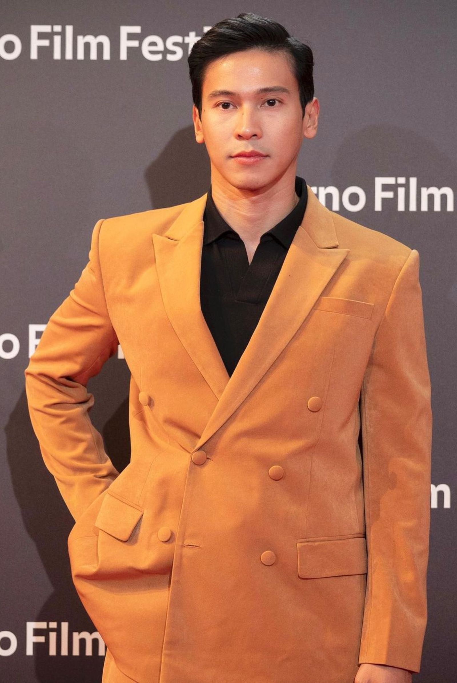 Enchong paints the town golden in Boom Sason's mustard double-breasted suit
