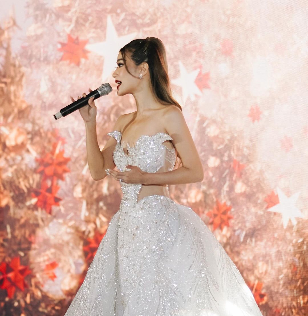 Janeena Chan’s Bridal Looks in Her Christmas-Themed Wedding