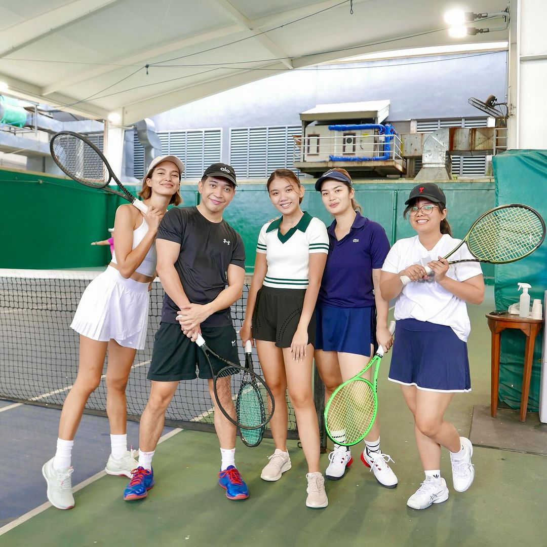 Sarah Lahbati and friends playing tennis