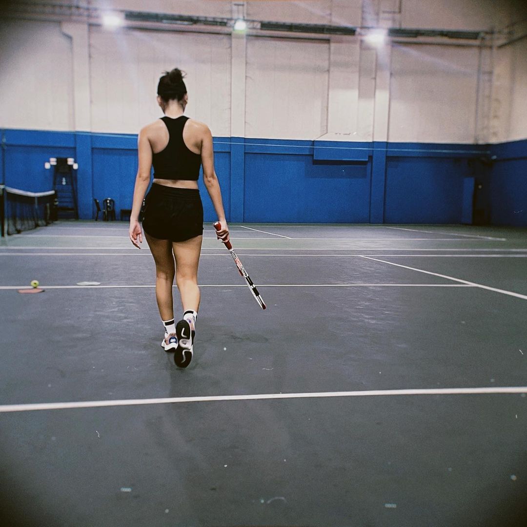 Kathryn Bernardo playing tennis