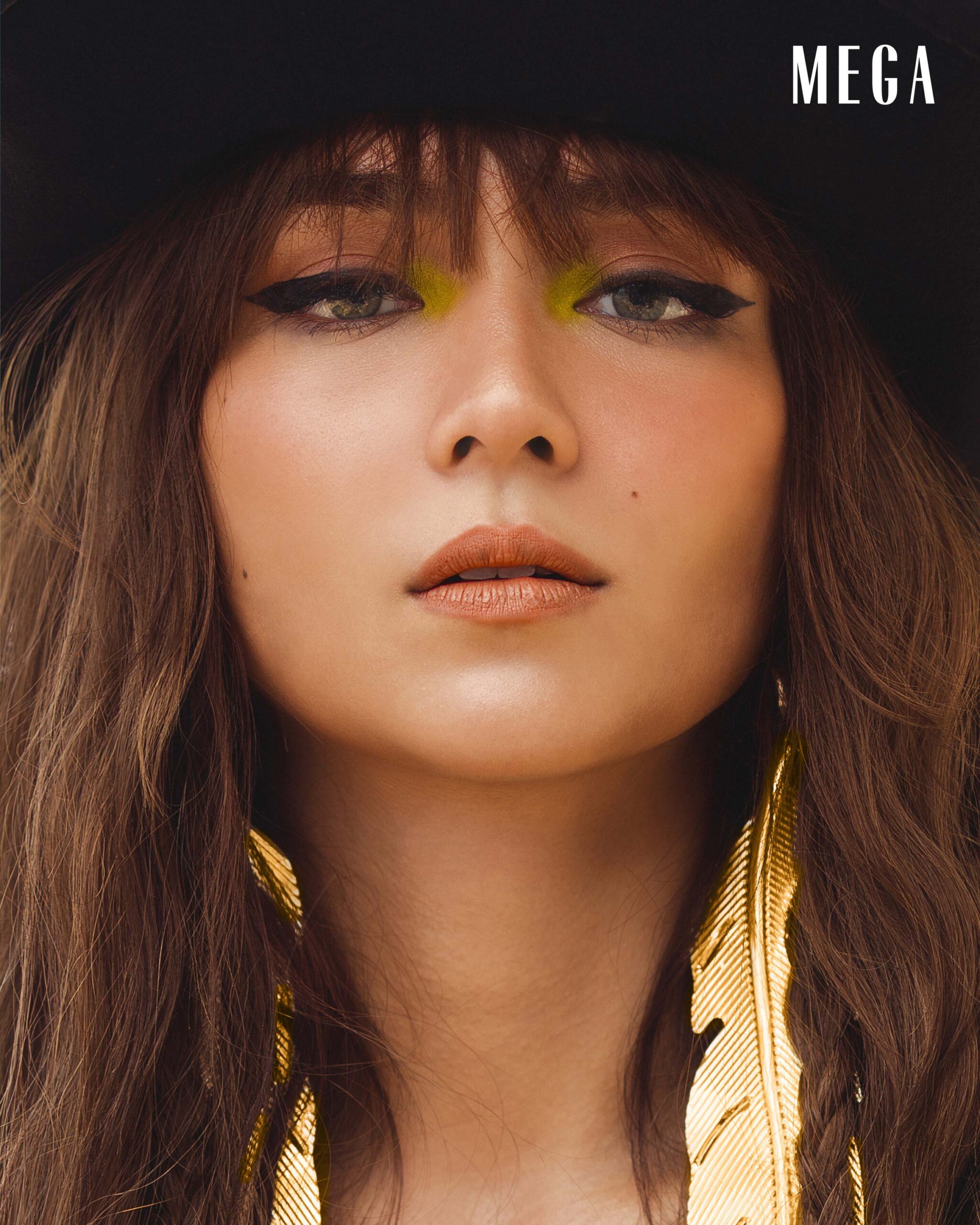 Kathryn Bernardo has given the bohemian fashion comeback her seal of approval, of course, taking her turn with a gold feather earring 