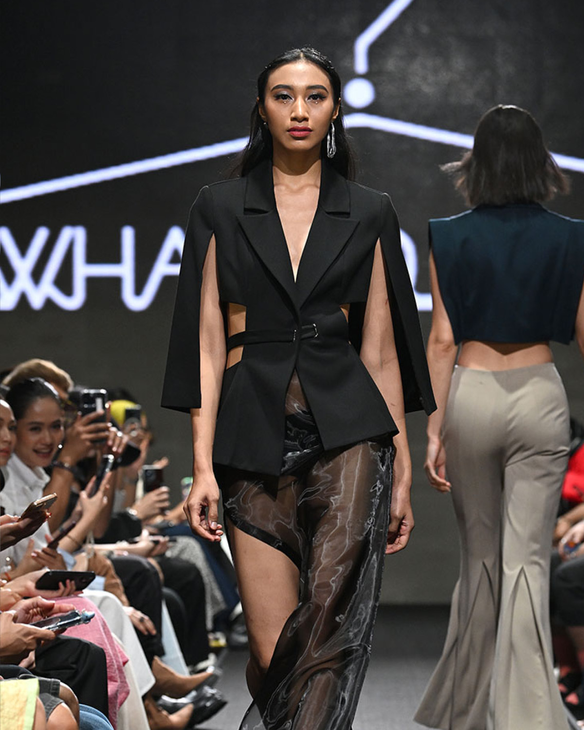 01KLFW_WHATTOWEAR_03