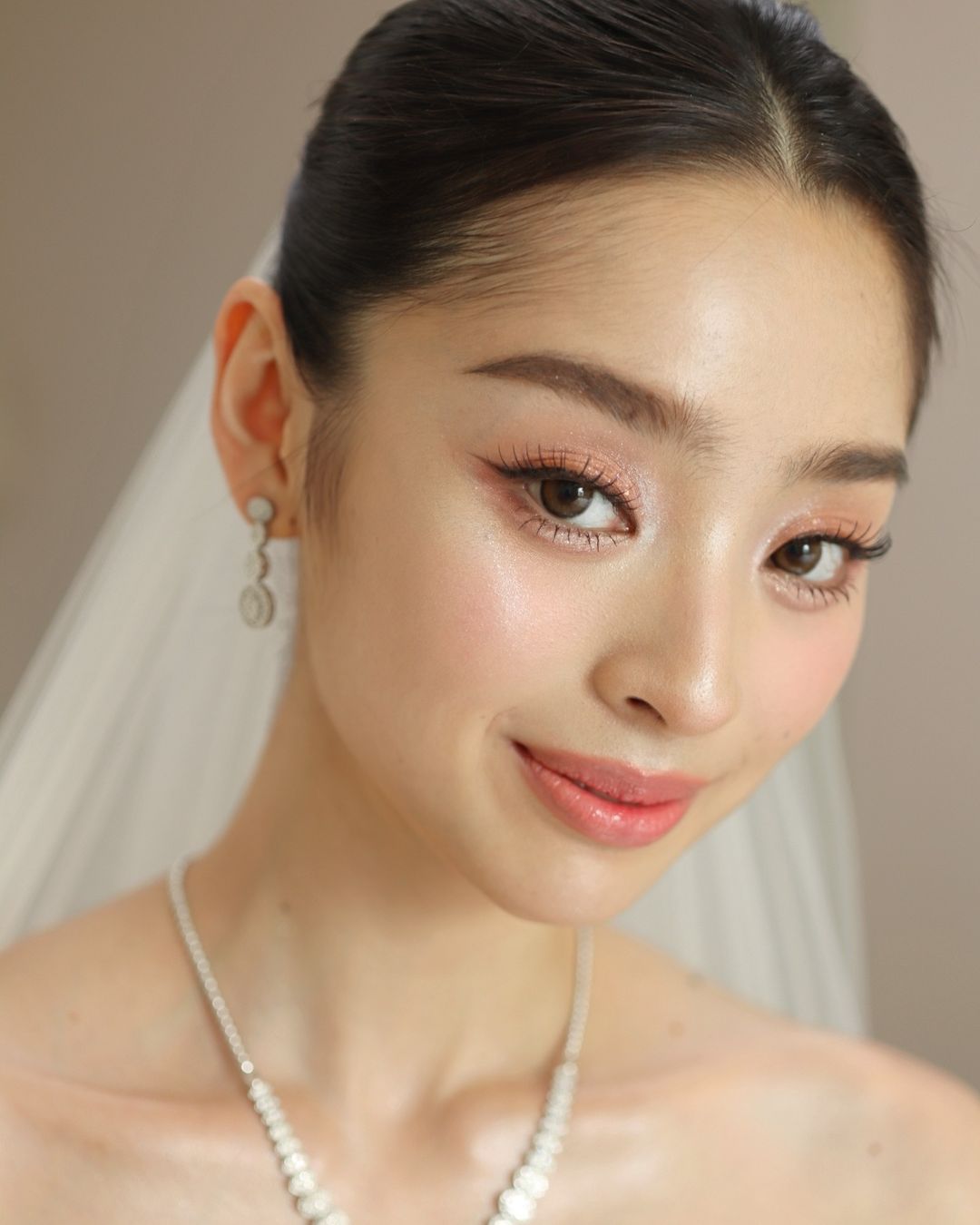 Kim Nayoung's bridal makeup by Jelly Eugenio featured a premium technique of brightening the eyes