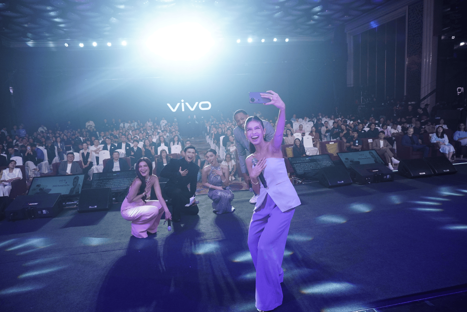 The vivo V40 launch with Maine Mendoza, Robert Horry, and Anne Curtis