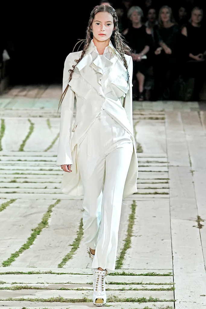 mega-alexander-mcqueen-spring-summer-2011-sarah-burton