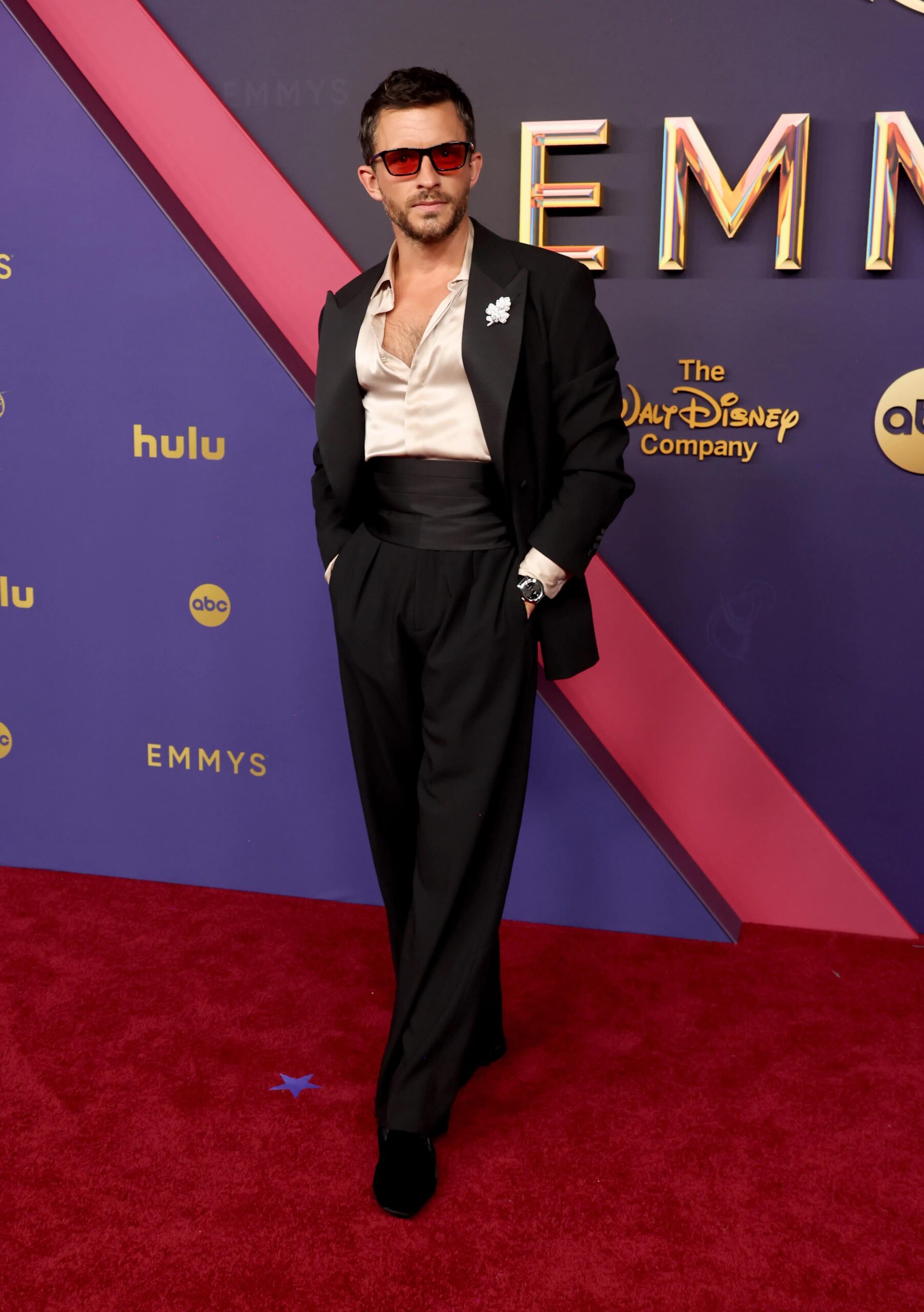 mega best dressed jonathan bailey giorgio armani emmy awards 2024