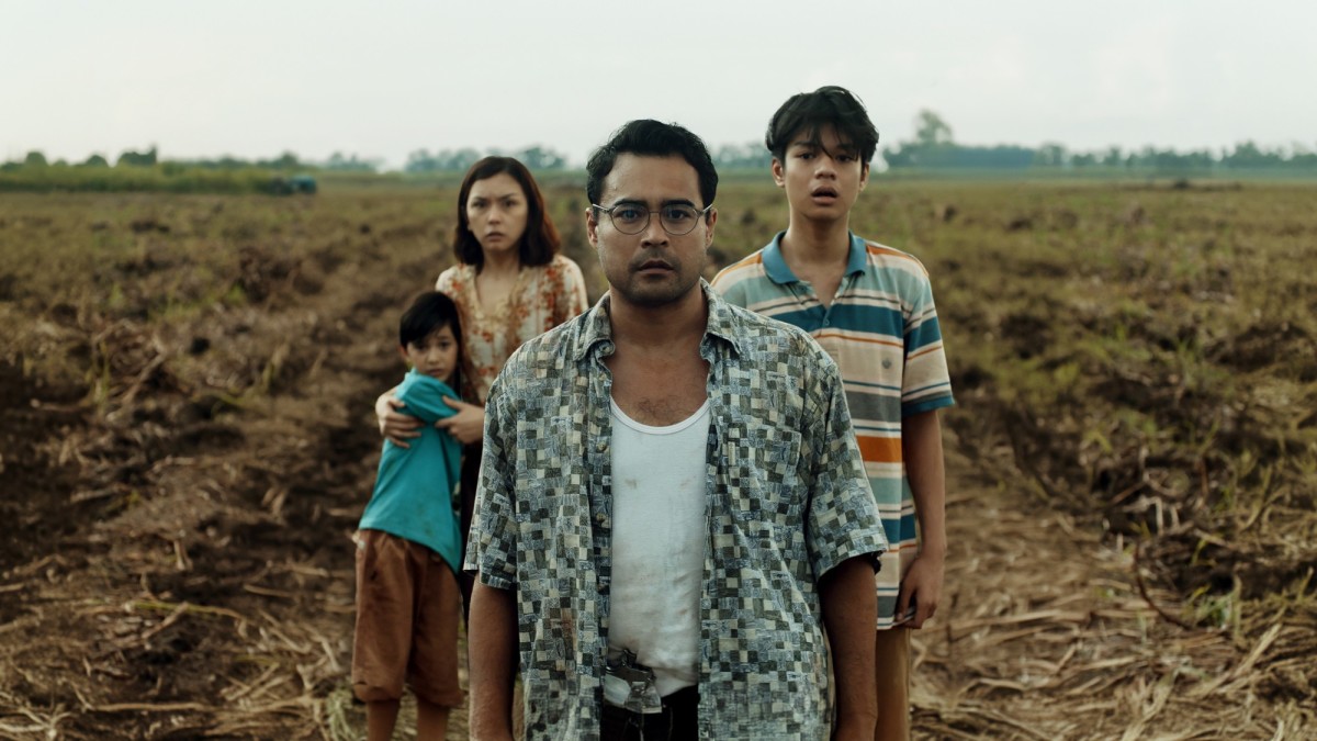 The Outside cast: Aiden Tyler Padtu as Lucas, Beauty Gonzalez as Iris, Sid Lucero as Francis, and Marco Masa as Joshua