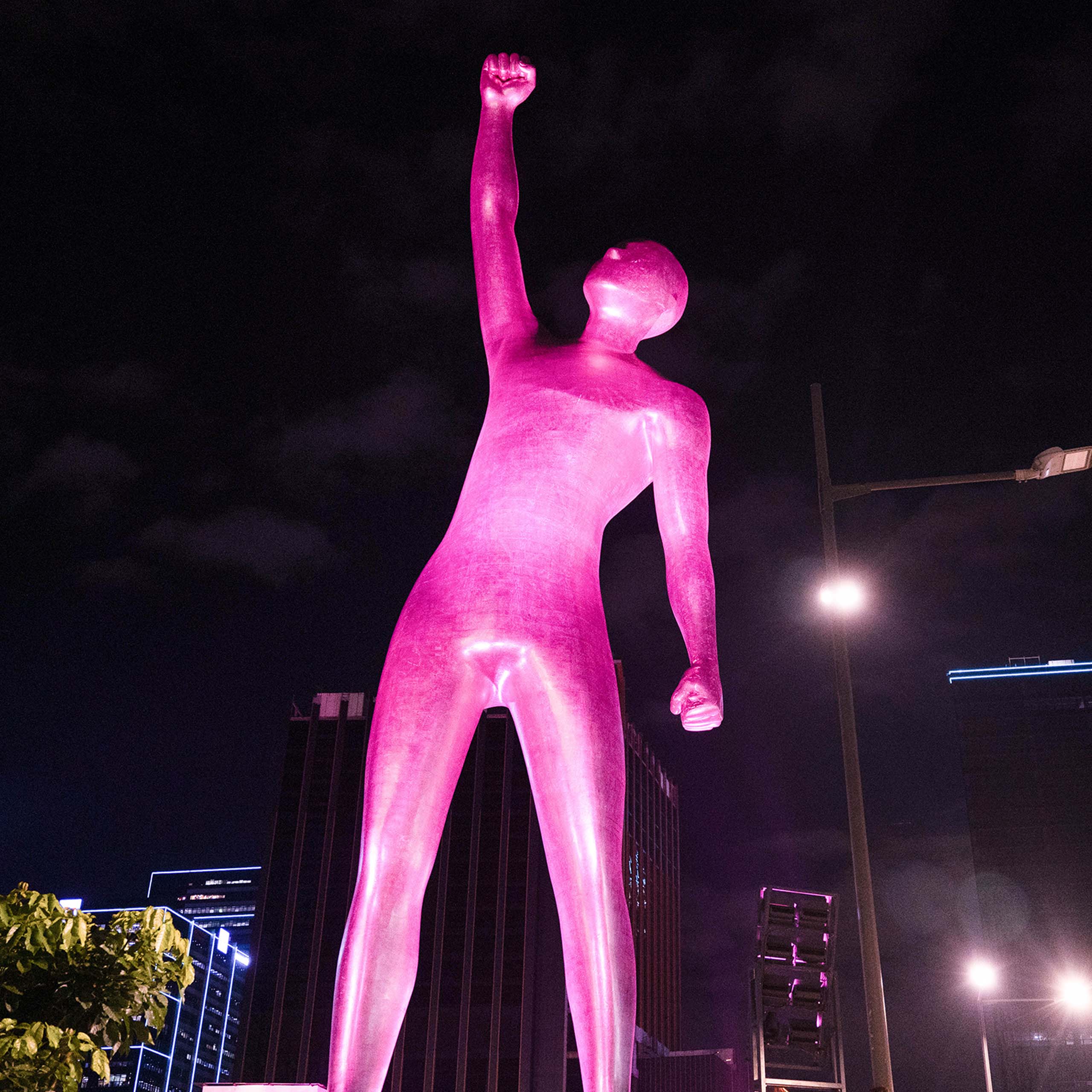 Estée Lauder Lights Up the Philippines in Pink For Breast Cancer Awareness Month