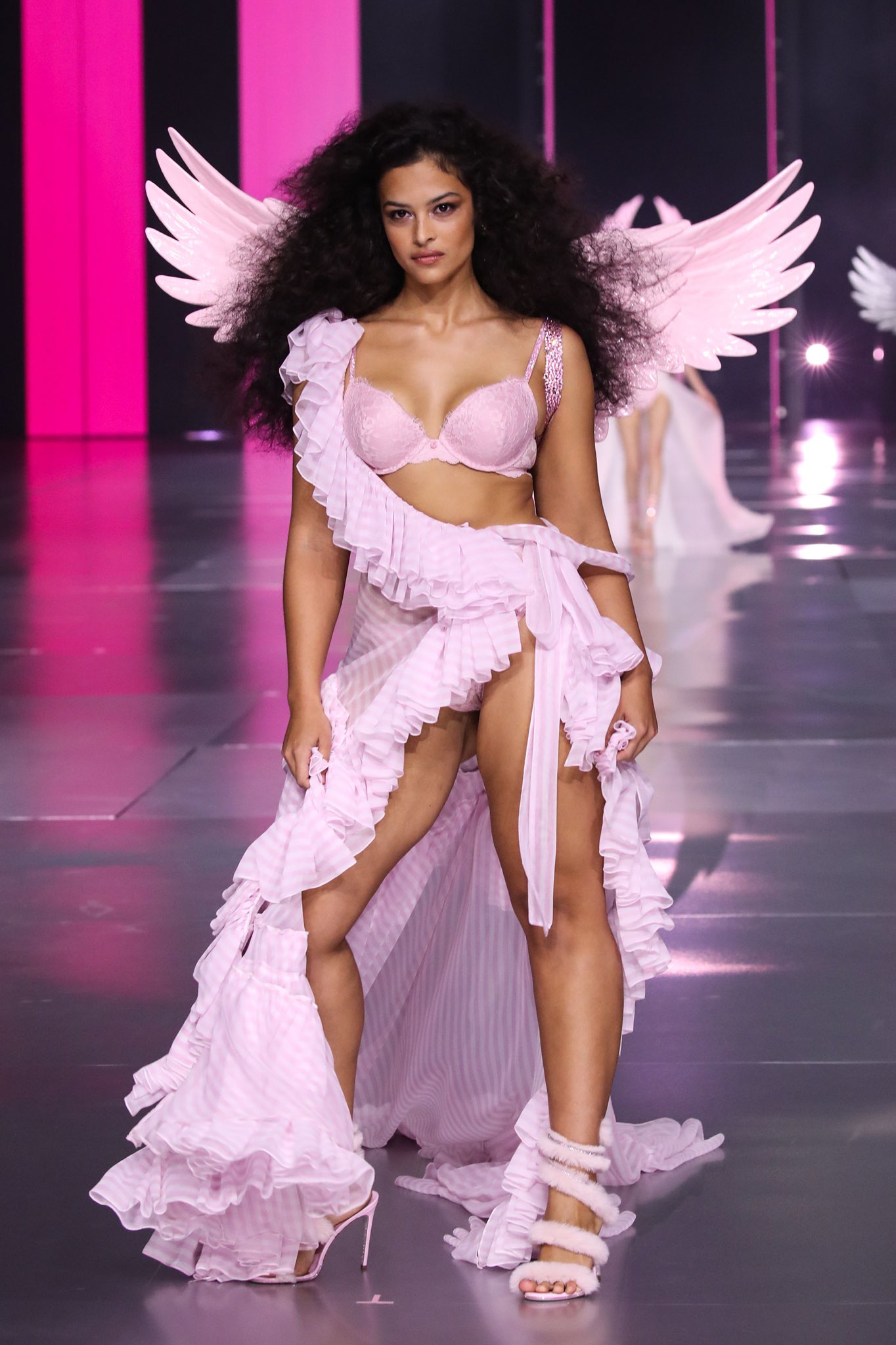 mega victoria's secret fashion show 2024 devyn garcia