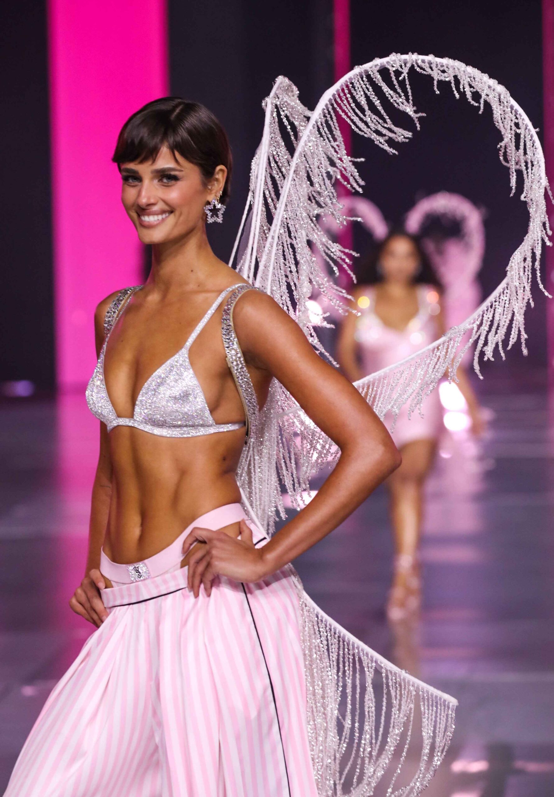 mega victoria's secret fashion show 2024 taylor hill