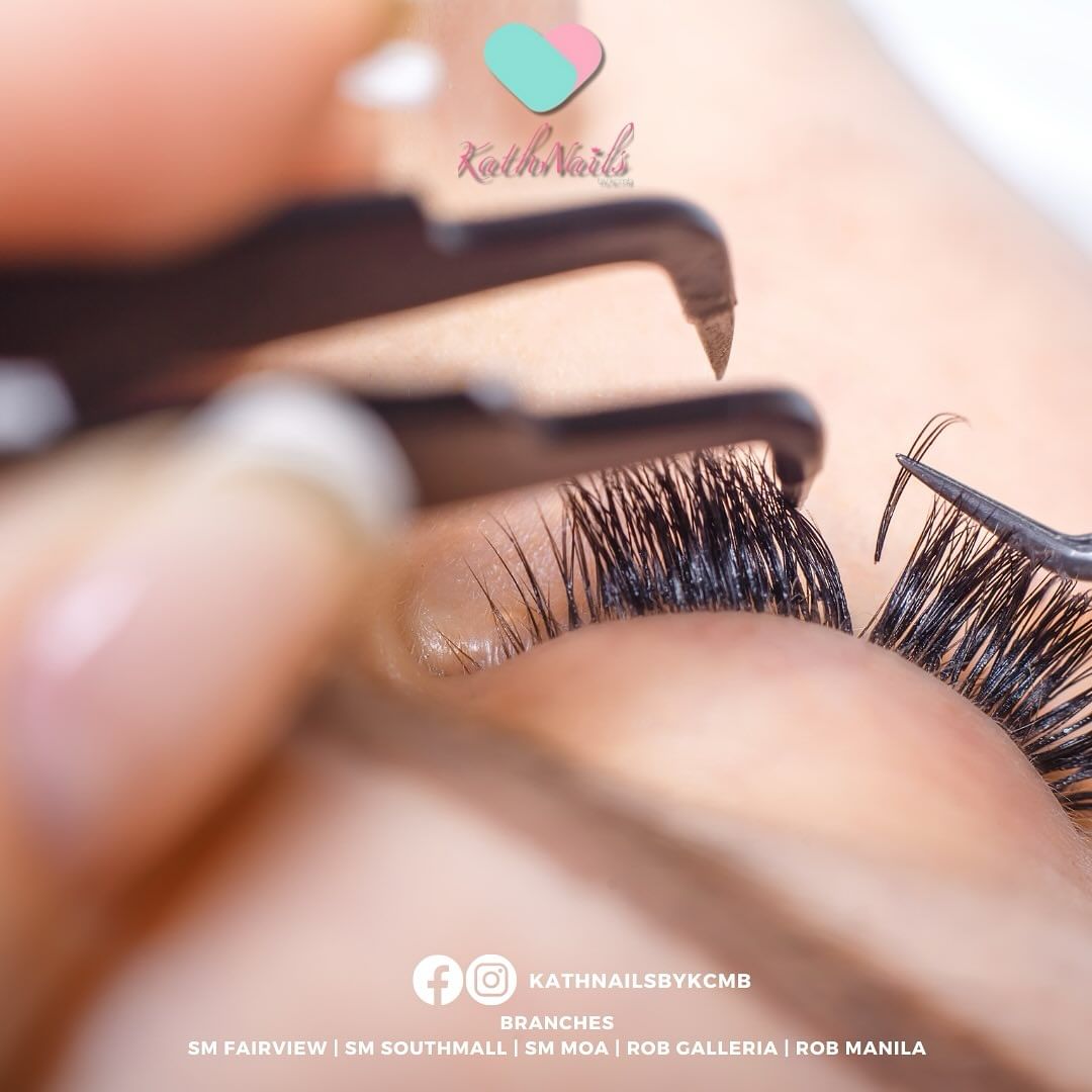 Help your friend get the lashes of their dreams with Lash Extensions from KathNails