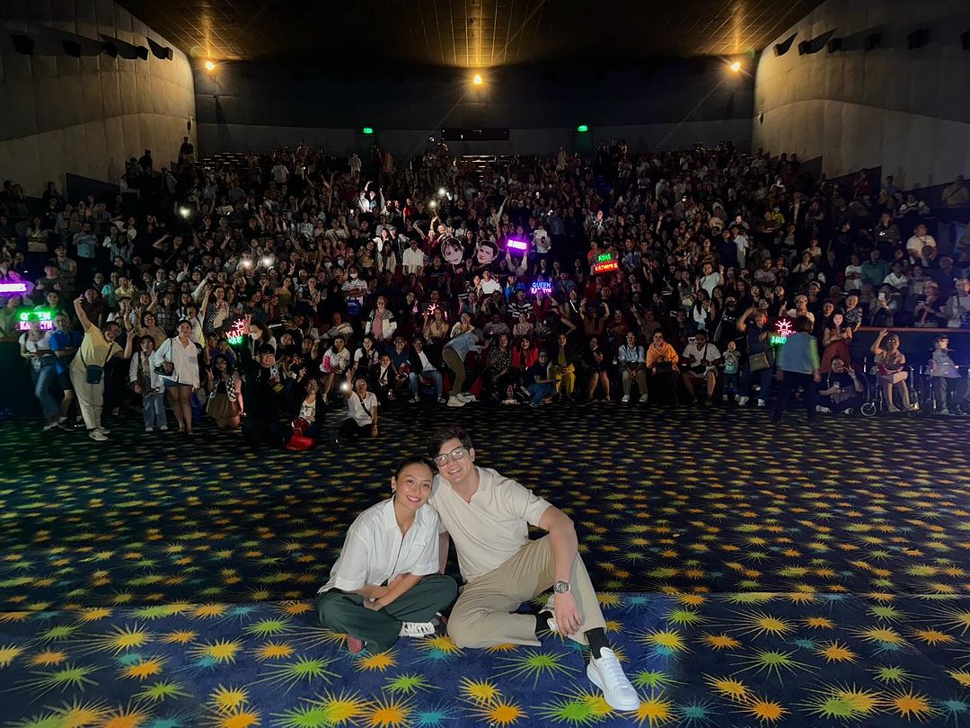 Kathryn and Alden dropping by the special blockscreening organized by KBBuddies at Trinoma