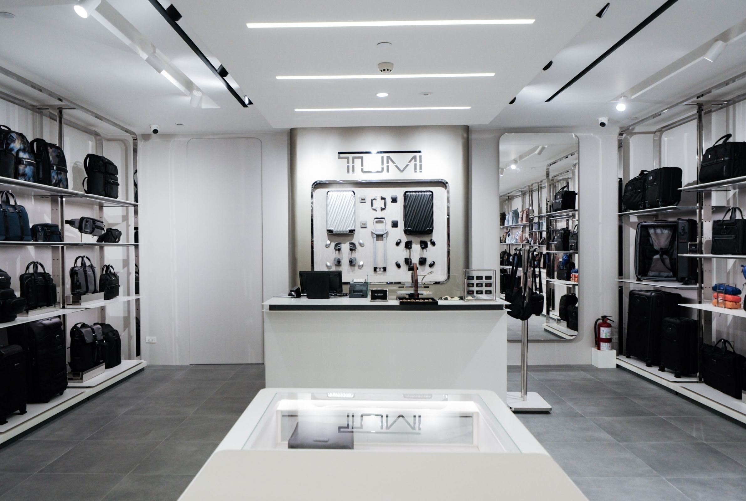 TUMI's Manifest Concept Design Store in Greenbelt 5