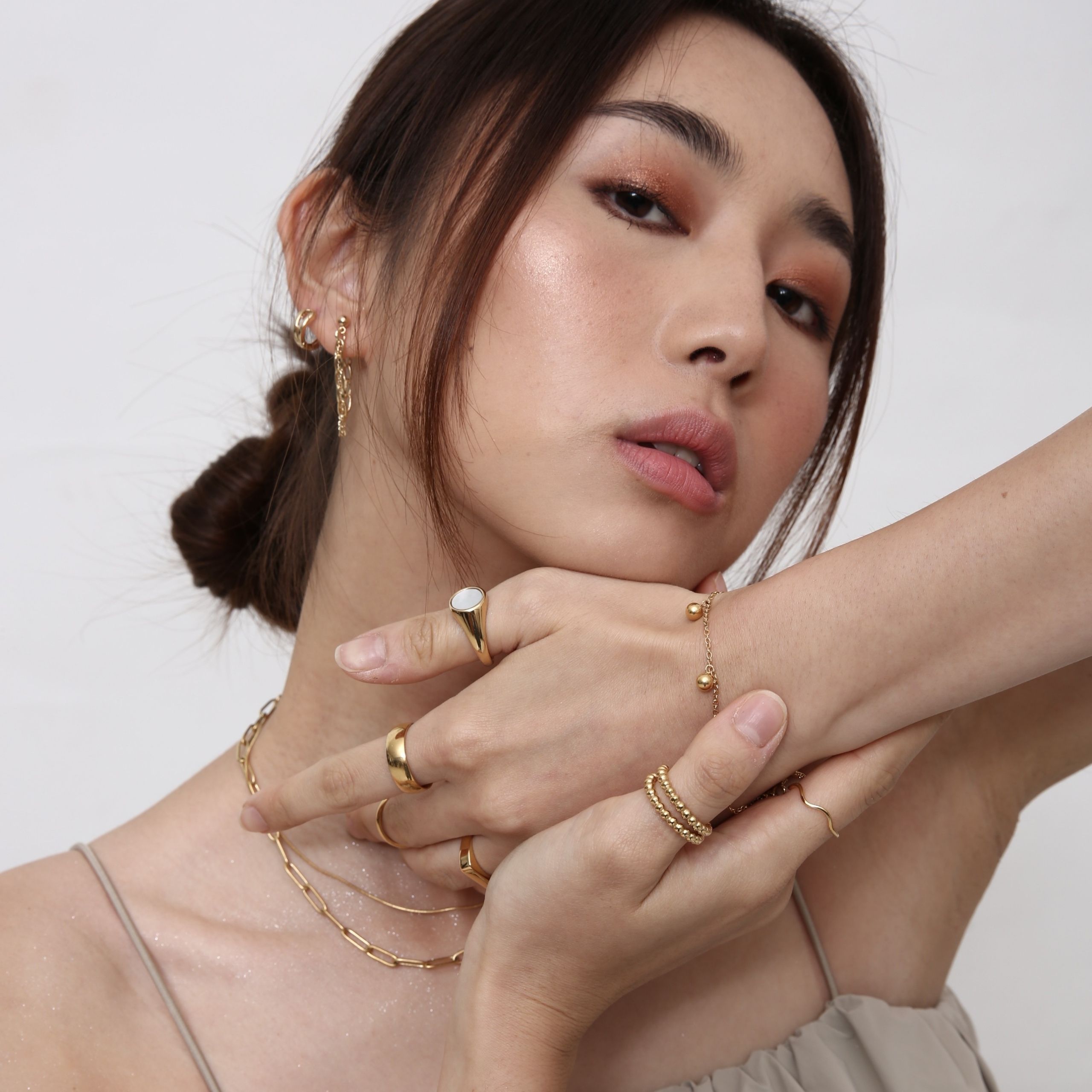 Secrets to Stacking: How to Build a Personalized Jewelry Stack with Solasta