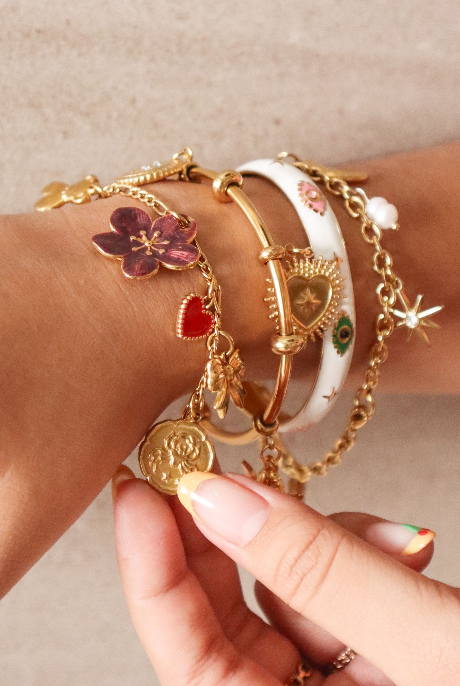 Solasta's bracelet charms that are both cute and varied